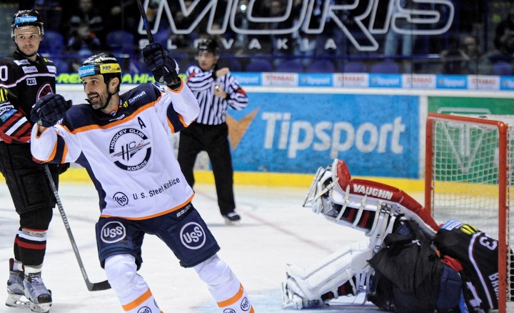 Prvé extraligové zápasy zaň, posledné Bartošove proti Martinu